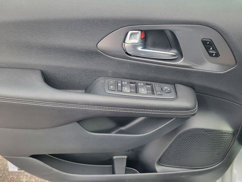 New 2026 Chrysler Pacifica Select w/ S Appearance Package AWD/4WD image 24