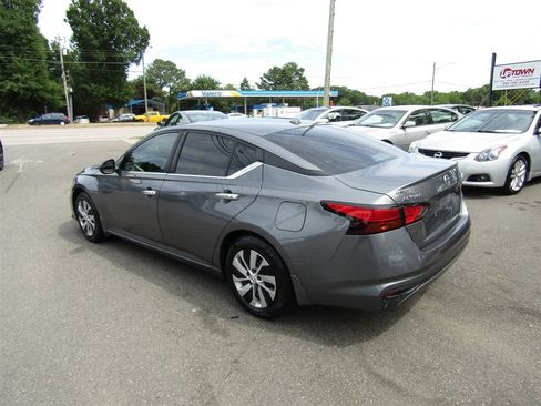 Used 2012 Nissan Altima 3.5 SR w/ Technology Pkg FWD image 32