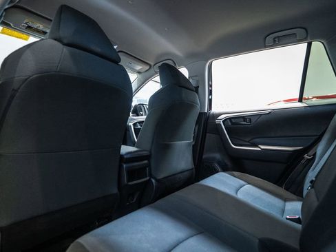 Used 2021 Toyota RAV4 LE image 28