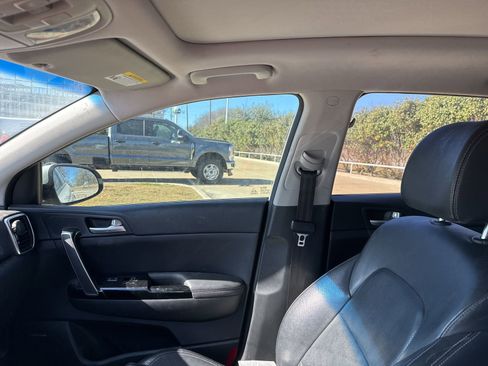 Used 2021 Kia Sportage EX w/ EX Technology Package image 15