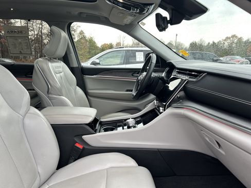 Used 2021 Jeep Grand Cherokee L Overland w/ Advanced Protech Group III image 10