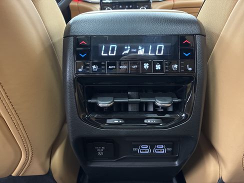 Certified 2024 Jeep Grand Cherokee Summit AWD/4WD image 14