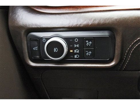 Used 2023 Ford Explorer King Ranch w/ Premium Technology Package image 21