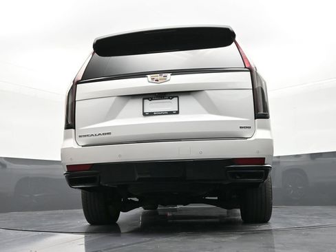 Certified 2024 Cadillac Escalade ESV Sport Platinum w/ Heavy-Duty Trailer Package AWD/4WD image 23