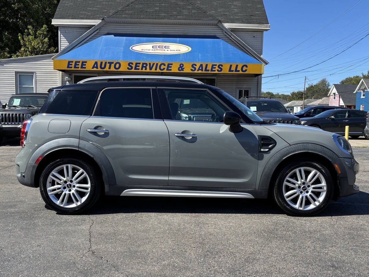 Used 2017 MINI Cooper Countryman FWD image 1