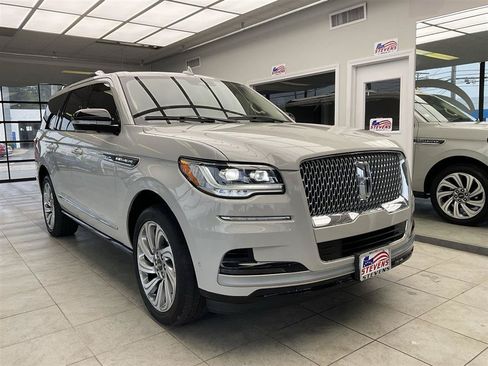 Used 2023 Lincoln Navigator Reserve AWD/4WD image 1