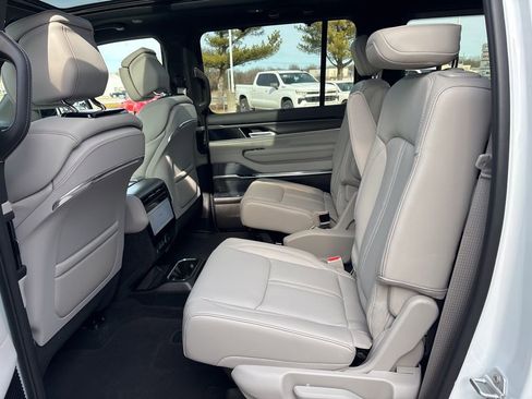 New 2026 Jeep Grand Wagoneer Summit AWD/4WD image 48