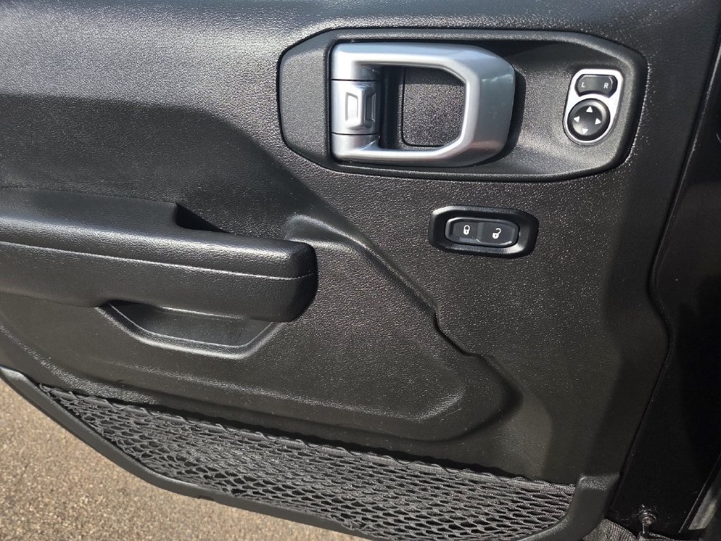 Used 2024 Jeep Wrangler Unlimited Rubicon AWD/4WD image 16