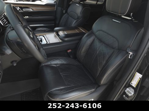 Used 2023 Jeep Grand Wagoneer Series III AWD/4WD image 10