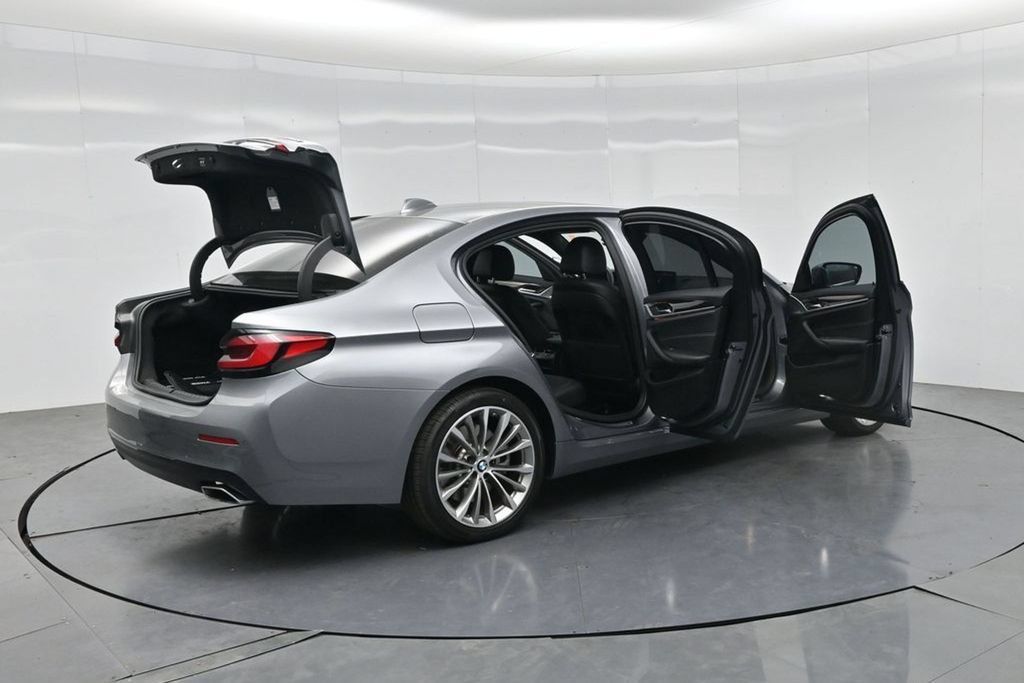 Used 2023 BMW 540i w/ Convenience Package RWD image 4