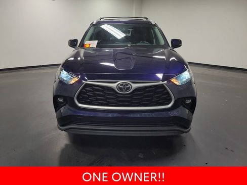 Used 2022 Toyota Highlander XLE image 3