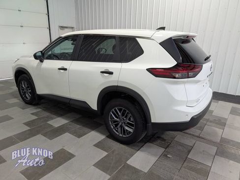 Used 2024 Nissan Rogue S AWD/4WD image 2