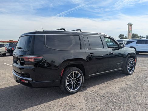 Used 2023 Jeep Wagoneer L Series III w/ Premium Group I image 4