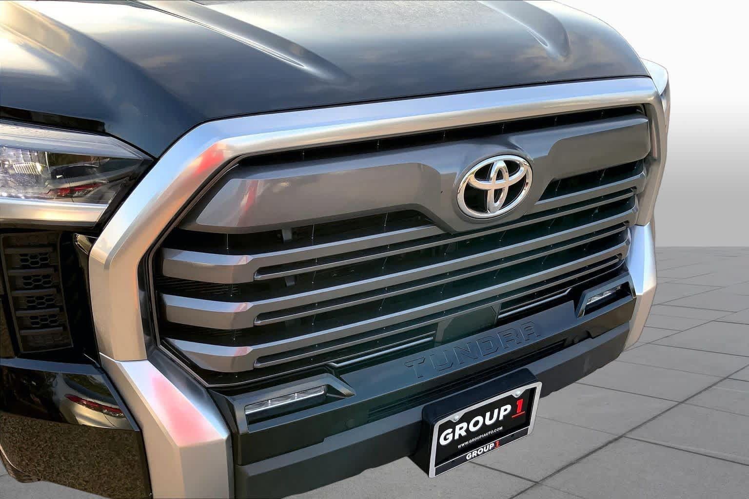 Used 2025 Toyota Tundra Limited AWD/4WD image 29