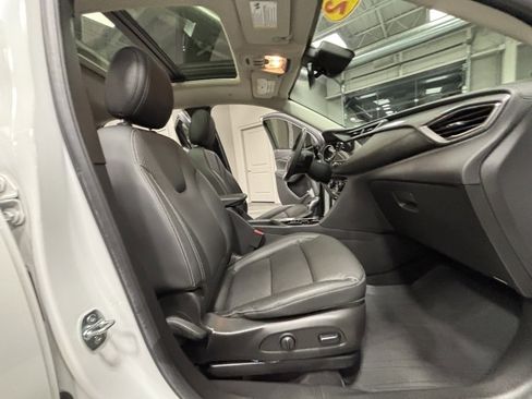 Used 2022 Buick Encore GX Essence w/ Experience Buick Package image 43