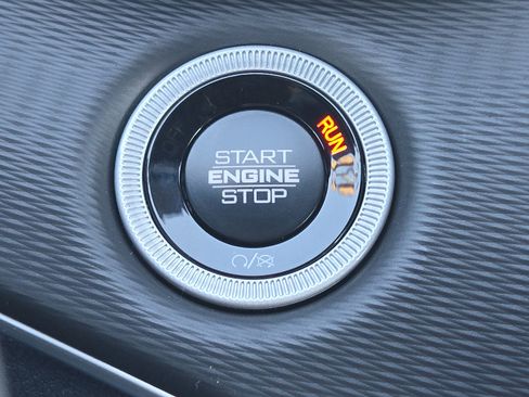 New 2025 Jeep Grand Cherokee L Laredo image 17