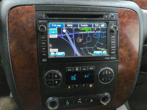 Used 2011 Chevrolet Suburban LT image 28