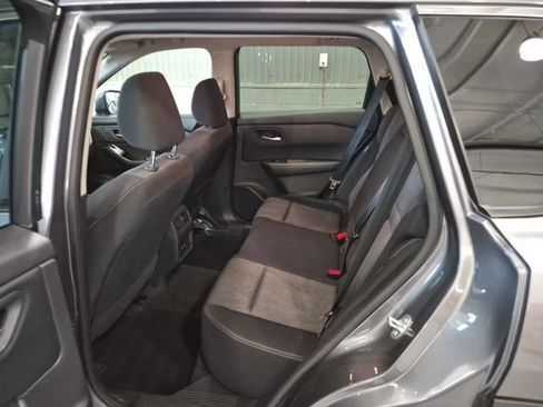 Used 2024 Nissan Rogue SV FWD image 12