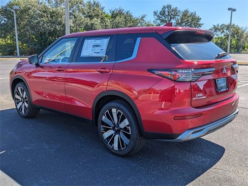 New 2025 Mitsubishi Outlander SE image 7