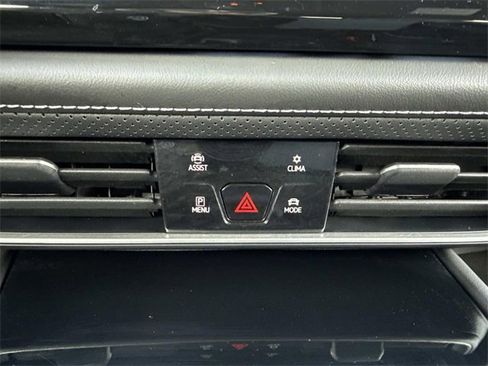 Certified 2025 Volkswagen Atlas Cross Sport SE image 22