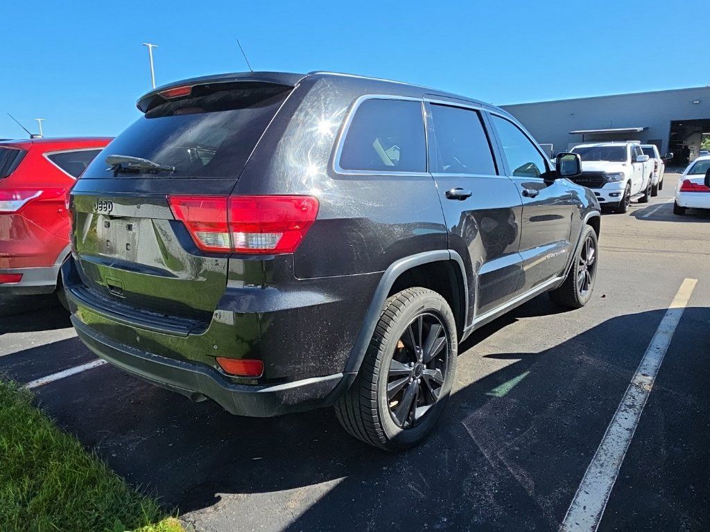 Used 2013 Jeep Grand Cherokee Altitude AWD/4WD image 6