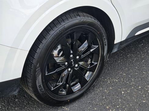 Used 2023 Kia Carnival SX image 7