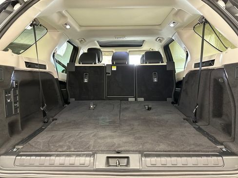 Used 2025 Land Rover Discovery S AWD/4WD image 16