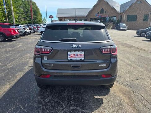 Used 2017 Jeep Compass Latitude AWD/4WD image 4
