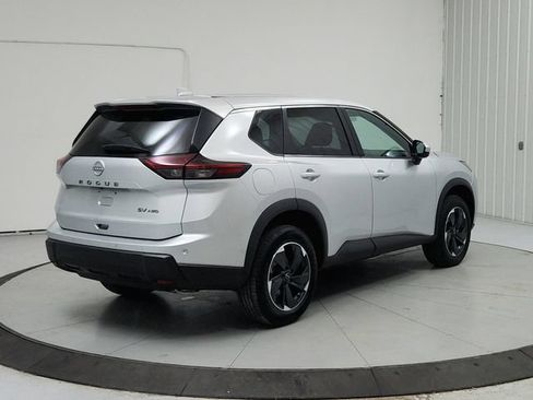 Used 2024 Nissan Rogue SV AWD/4WD image 7