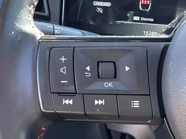 Certified 2025 Nissan Kicks SR FWD image 31