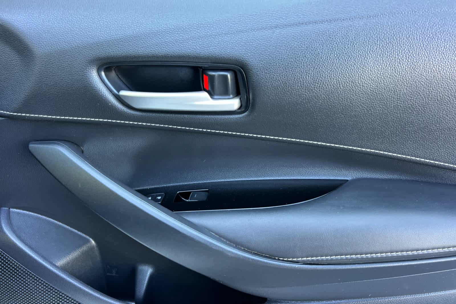 Used 2019 Toyota Corolla SE FWD image 18