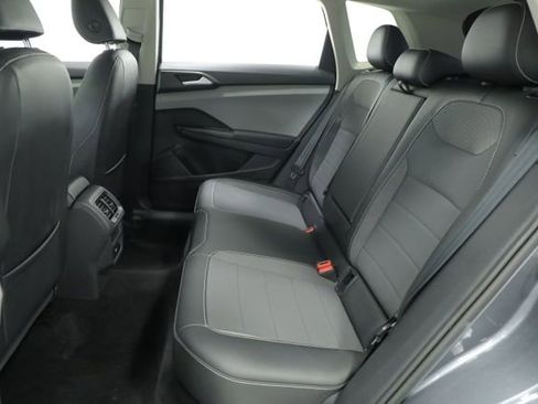 Used 2022 Volkswagen Taos SE image 31