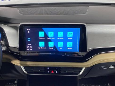 Used 2024 Volkswagen Atlas Cross Sport SE image 20