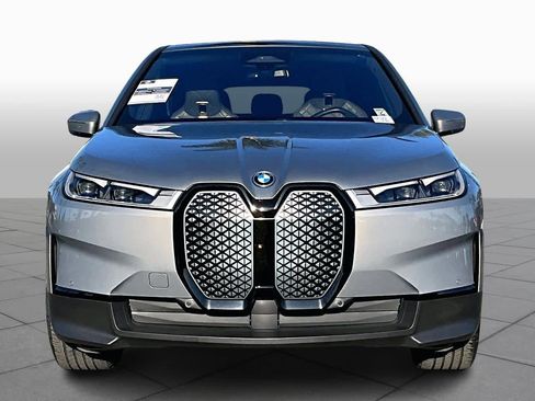 Used 2023 BMW iX xDrive50 image 3