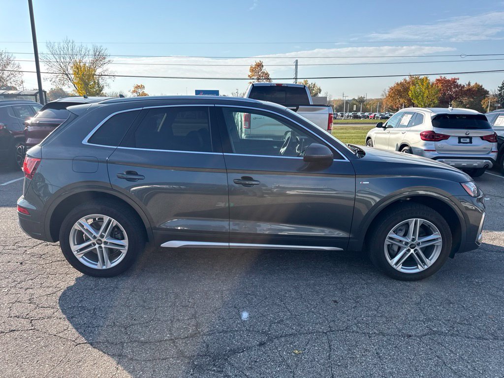 Used 2024 Audi Q5 e Premium w/ Convenience Package AWD/4WD image 4