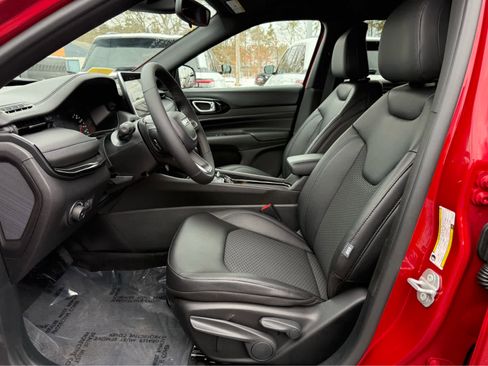 Used 2026 Jeep Compass Latitude image 11