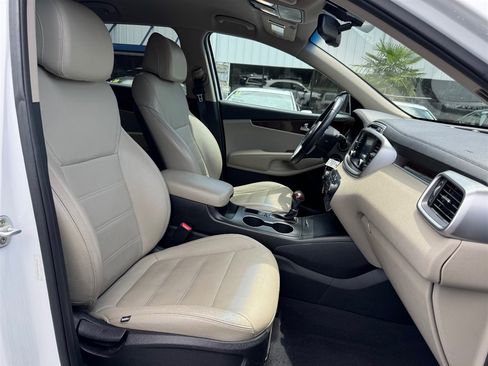 Used 2017 Kia Sorento AWD w/ LX V6 Convenience Package image 19