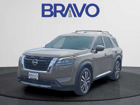 Used 2025 Nissan Pathfinder Platinum w/ Cargo Package FWD image 1