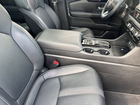 Certified 2023 Honda Pilot Touring image 18