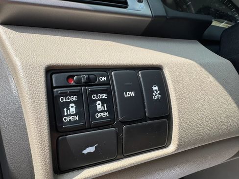 Used 2017 Honda Odyssey EX-L image 25
