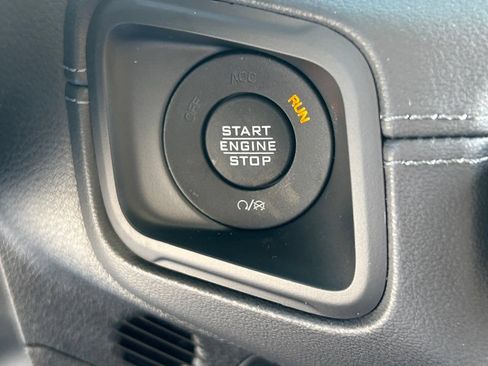 Used 2024 Jeep Wrangler Unlimited Rubicon AWD/4WD image 39