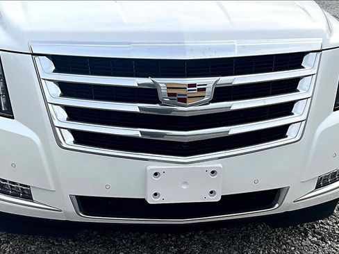 Used 2019 Cadillac Escalade Luxury image 26