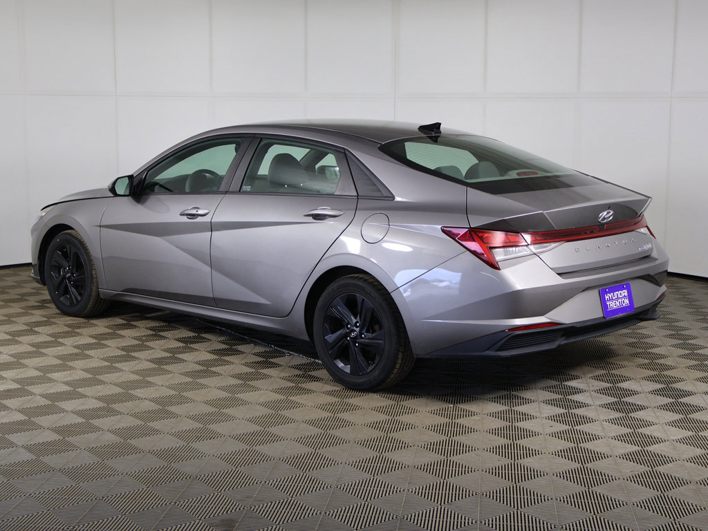 Used 2022 Hyundai Elantra Blue FWD image 9