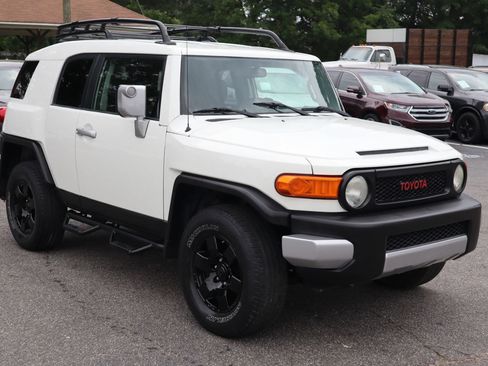 Used 2010 Toyota FJ Cruiser 4WD image 3