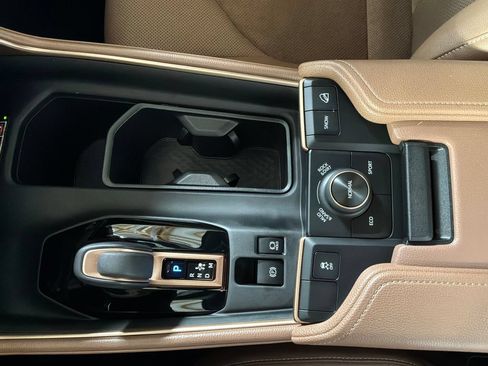 Used 2026 Toyota Grand Highlander AWD Hybrid image 32