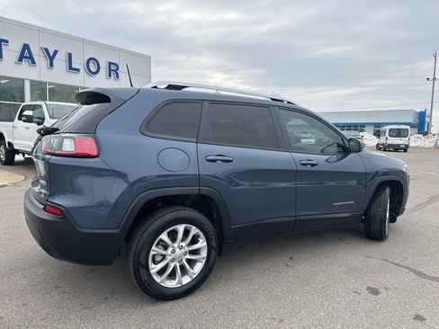 Used 2020 Jeep Cherokee Latitude w/ Cold Weather Group image 17