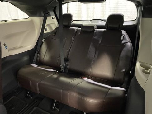 Certified 2024 Toyota Sienna Platinum image 12