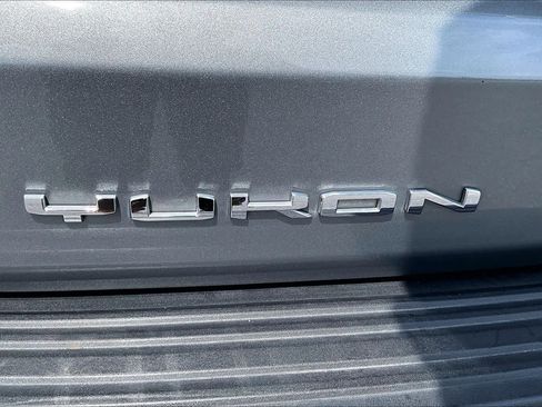 Used 2023 GMC Yukon Denali w/ Advanced Technology Package image 31