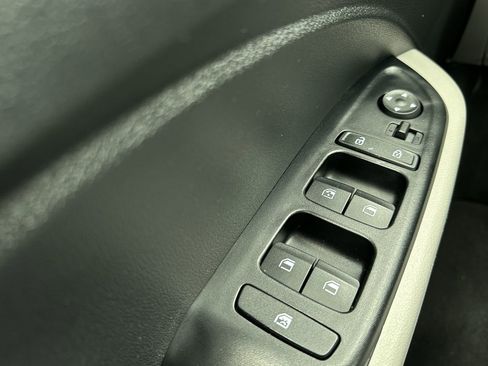 Used 2021 Hyundai Venue SEL image 12