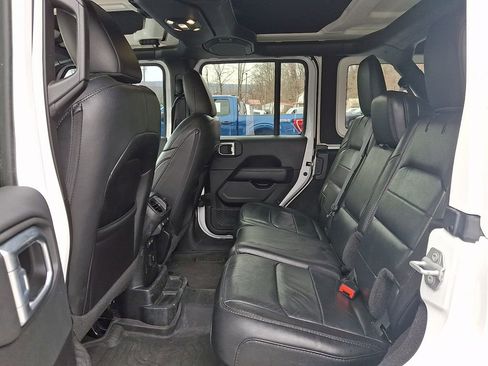 Used 2022 Jeep Wrangler Unlimited Sahara image 14